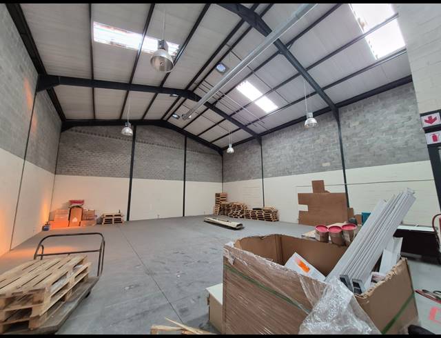 402M² WAREHOUSE TO LET IN MAITLAND